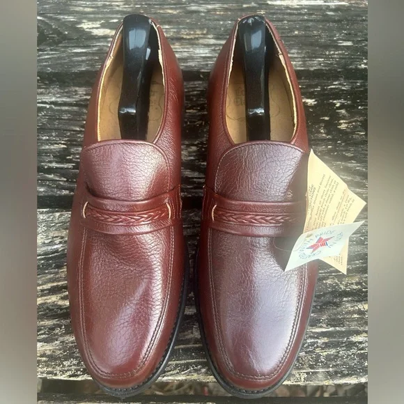 NWT Vintage Leather Classics Brown Leather Slip On Loafers  display picture 1